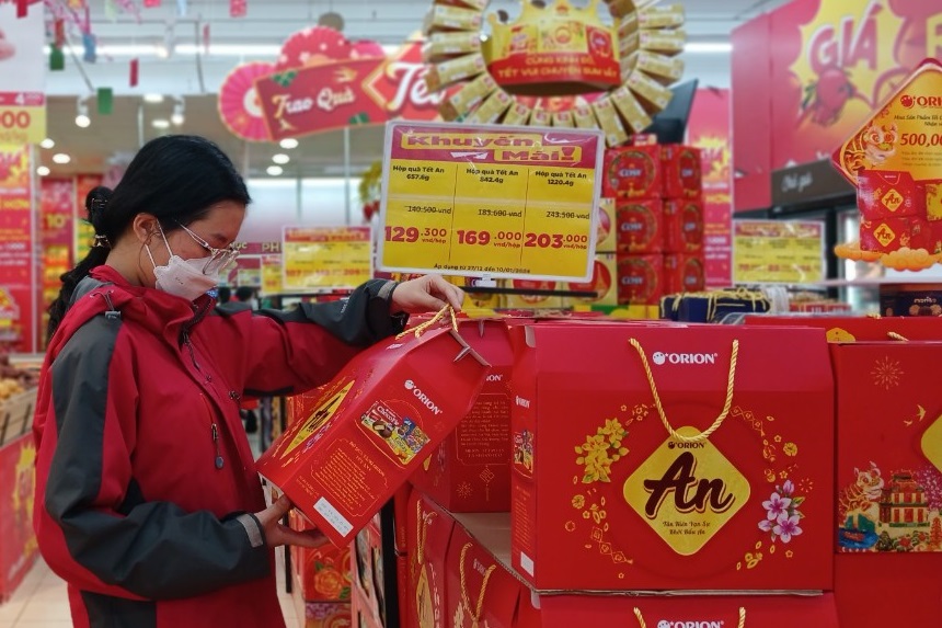 Sôi động thị trường giỏ quà Tết 2024